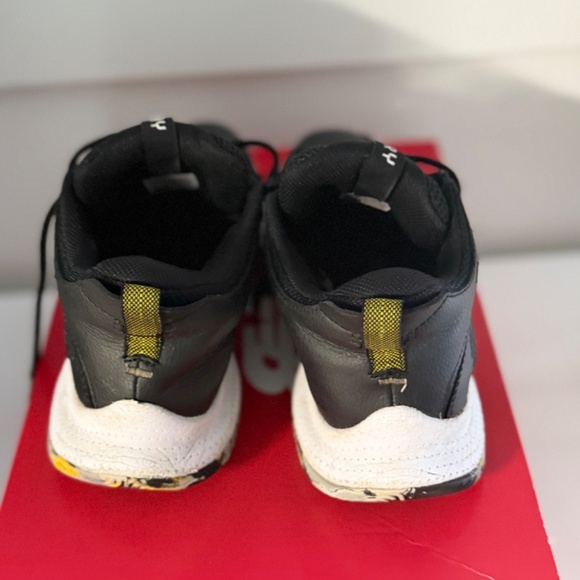 Curry under armour - Picture 4 of 4